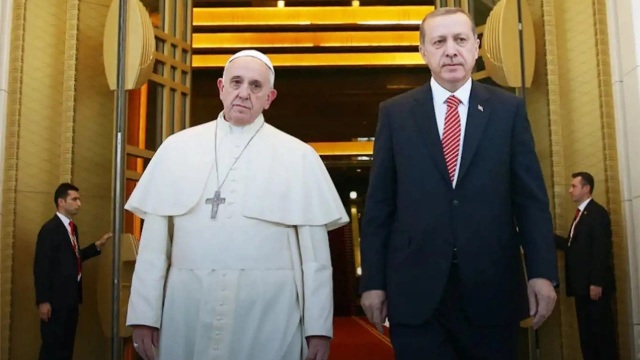 Cumhurbaşkanı Erdoğan, Olimpiyat Oyunları açılışındaki görüntüler nedeniyle Fransa'ya tepki bildirmek yerine Papa'yla görüştü